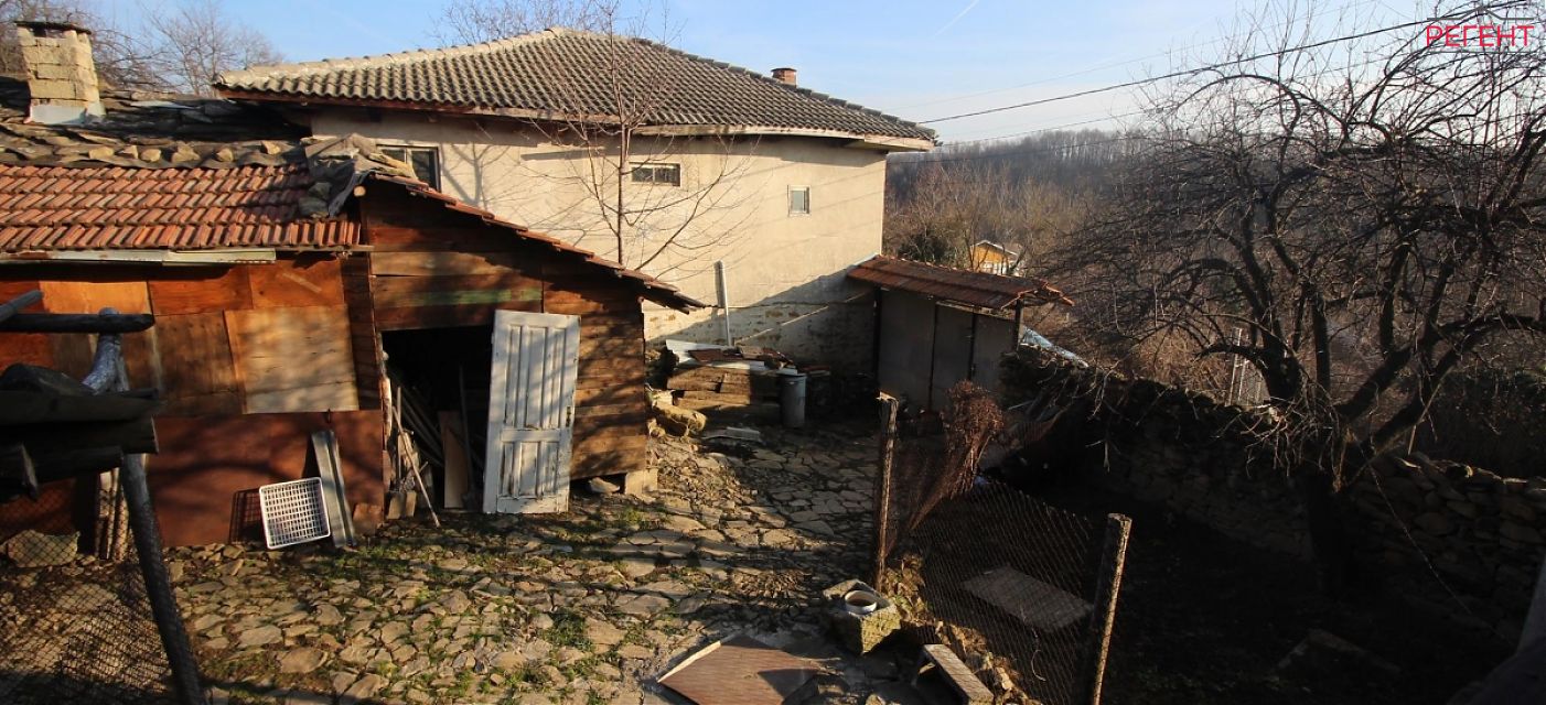  house Gabrovo 4 km from county center Gabrovo 