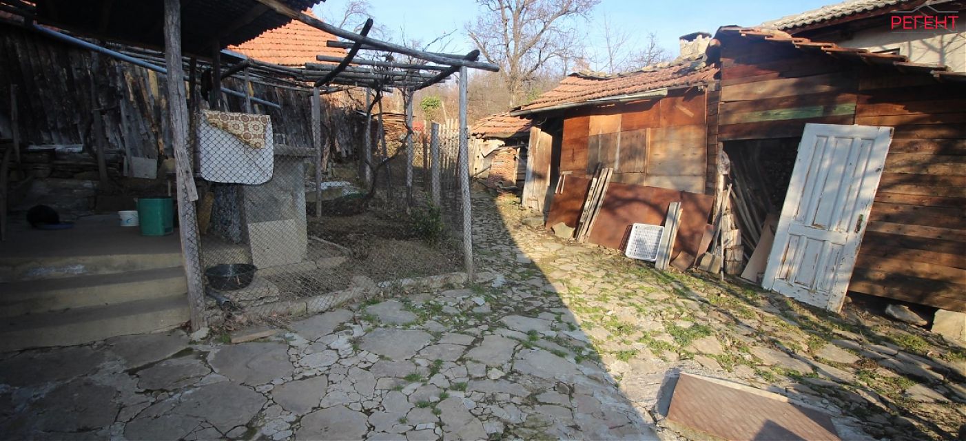  house Gabrovo 4 km from county center Gabrovo 
