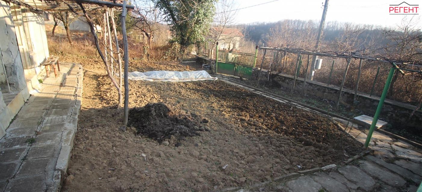  house Gabrovo 4 km from county center Gabrovo 